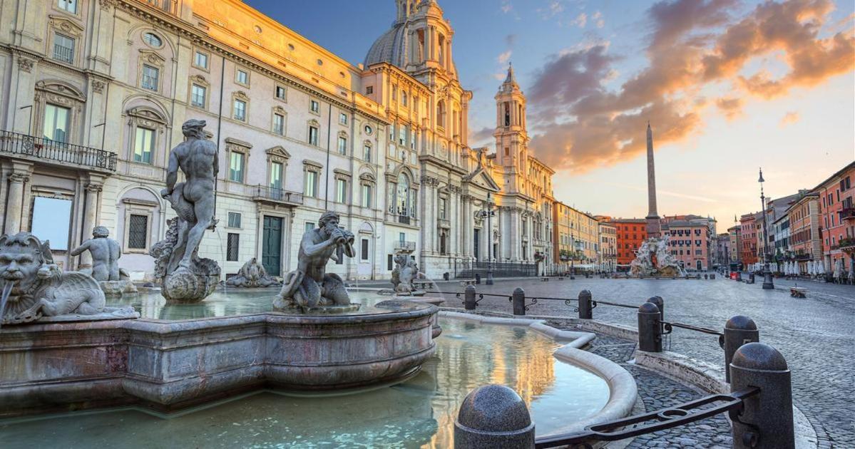 Flowers' Circle Of Piazza Di Spagna * Rome
